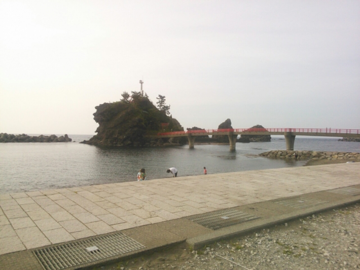 夏を待つ弁天岩｜BSN新潟遺産写真コンテスト「新潟遺産を感じた瞬間」を写真に収めて、コンテストに応募しよう！