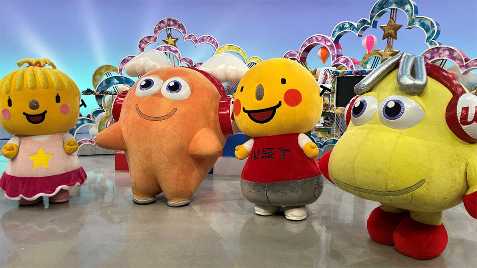 UXのゆぅちゃん・ゴーちゃんがNSTを訪ね、ナシテ君・ドシテちゃんと交流