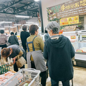 げんき村　惣菜売り場　列.jpg