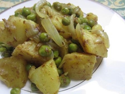 グリンピースとじゃがいものスパイス炒め.jpg