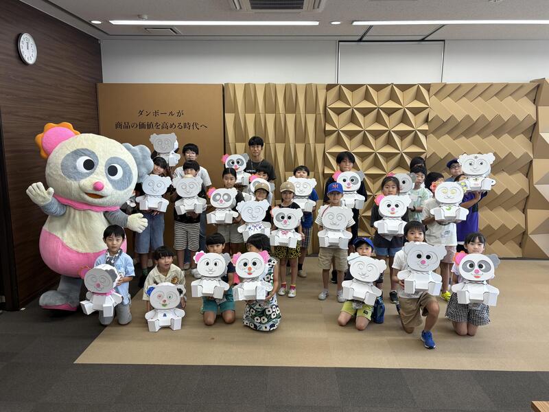 カラフルなハレッタがいっぱい!(段ボールハレッタ工作ワークショップ)