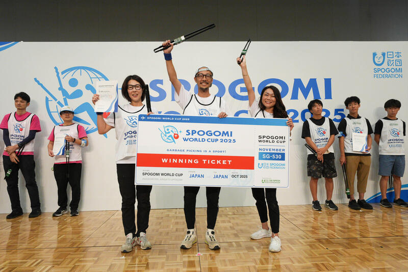 「スポGOMIワールドカップ2025」と海辺のごみ拾い