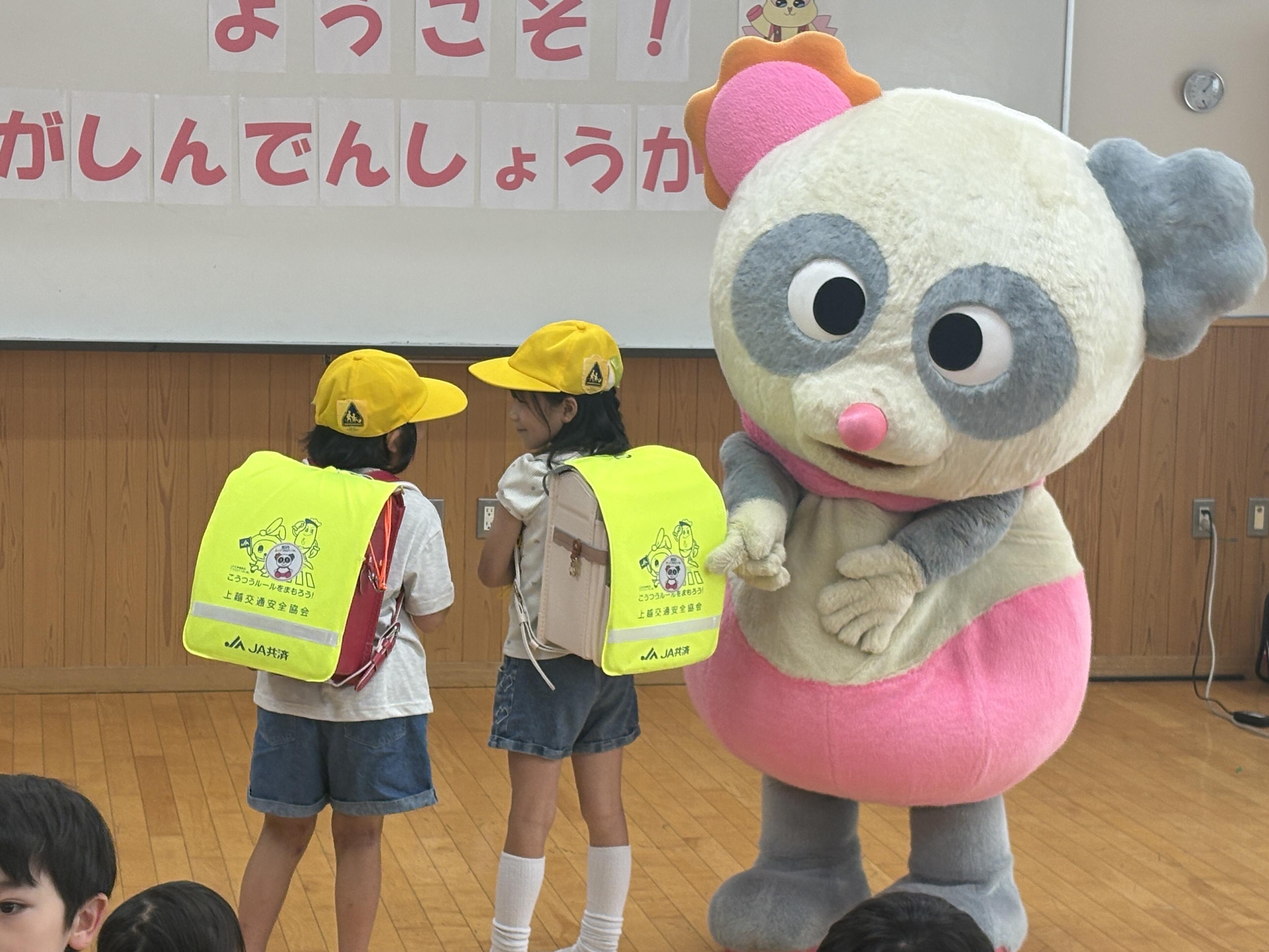 新潟県内の新1年生全員にハレッタ交通安全ステッカーと防災ノートを配布します！